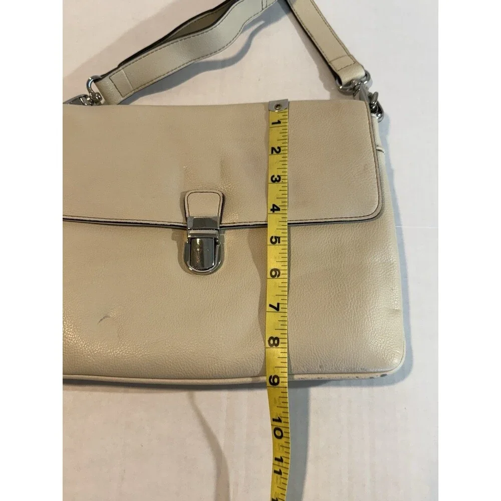 Liz Claiborne‎ CrossBody Purse Bag Taupe Faux Leather Front Flap RN70272 CA16396